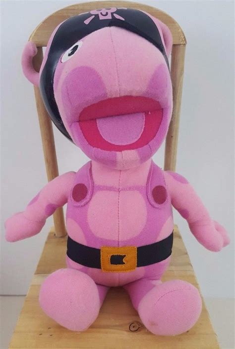 Fisher Price Backyardigans Captain Uniqua Sing Pretend Pirate Plush