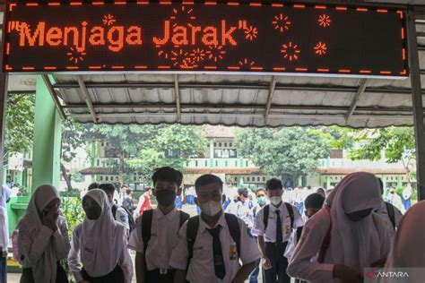 Pembelajaran Tatap Muka Dengan Kapasitas Persen Di Bekasi Antara News