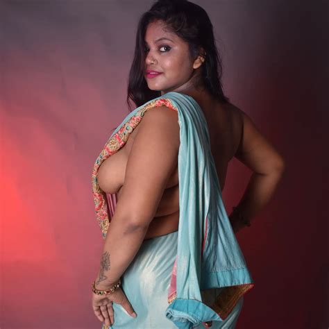 Desi Milf Shows Her Untamed Topless Big Side Boobs In A Braless Saree