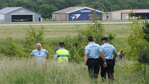 Deux Morts Dans Le Crash Dun Ulm Près Du Périph Ladepechefr