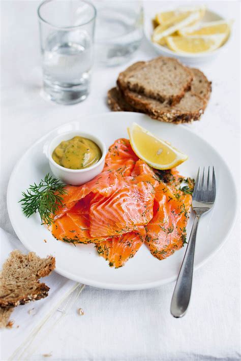 Graved Lachs Mit Honig Senf Sauce Zum Bild Kaufen 12424584 Image