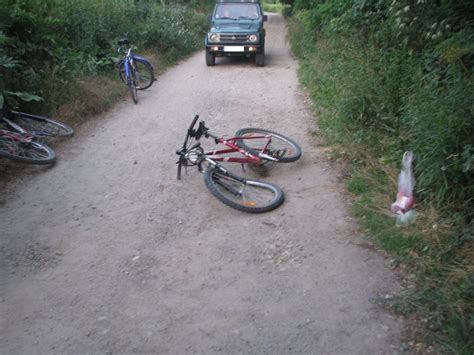 Trag Dia Na Ceste Cyklista Zolt N Narazil Hlavou Do Bet Nov Ho