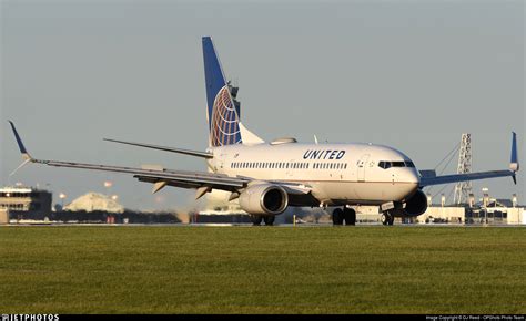 N27733 Boeing 737 724 United Airlines DJ Reed JetPhotos