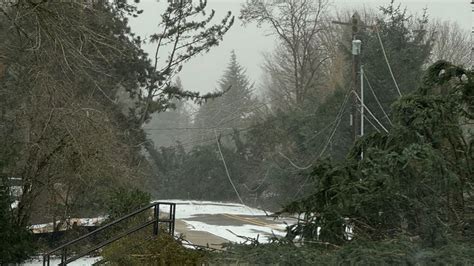 Tens of thousands remain without power in Portland-metro area after weekend storm