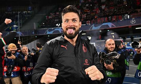 Giroud Rinnovo Con Il Milan Il Francese In Sede Per La Firma Le