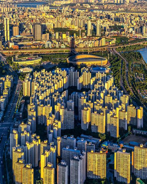 Lotte World Tower casting a massive shadow over an apartment complex