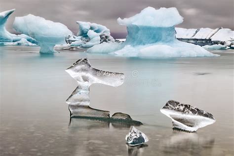 Laguna Blu Di Jokulsarlon Del Ghiaccio Galleggiante Del Ghiacciaio