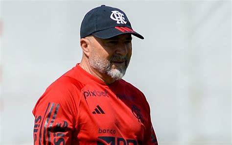 Sampaoli tem reforço de última hora para a sequência da temporada no