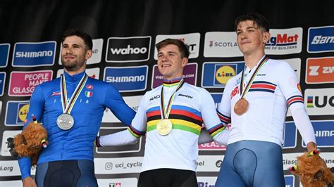 Evenepoel derriba a los gigantes para subirse al arcoíris