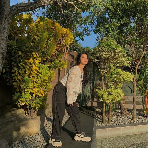 Ratu Aulia Trisyana Putri on Instagram: “silau gini atu euy” | Orang ...