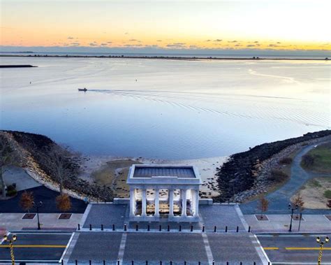 top family vacations  downtown plymouth ma usa tourist places guide