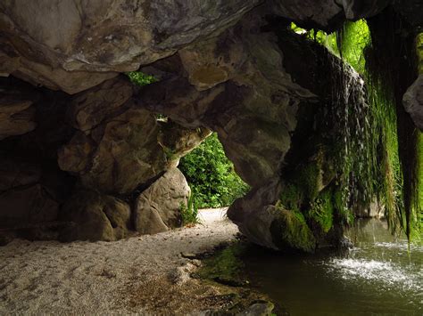 La Grotte De La Folie Du Comte D Artois Bagatelle Flickr