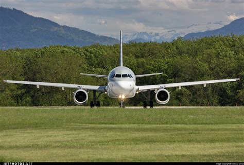 A7 CJA Airbus A319 133 LR Qatar Airways Tomasz Chrul JetPhotos