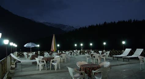 Snow Valley Resort in Manali - Indian Holiday