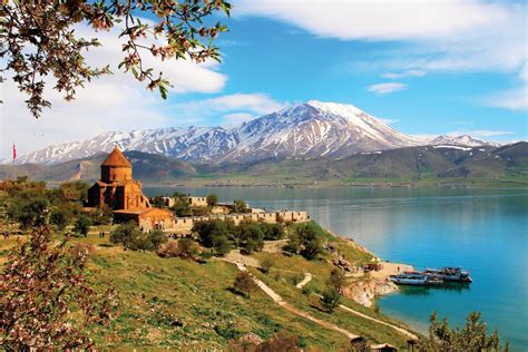 AKDAMAR KİLİSESİ İpekyolu Belediyesi Kent Park ve Gezi Rehberi