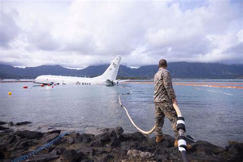 The Us Navy Released A Wild Video Of A P 8a Plane Stuck On A Hawaiian