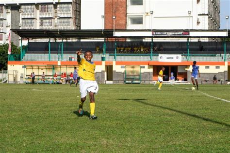 PFA Uji Kemampuan Melawan SSB Di Bali Papua Football Academy