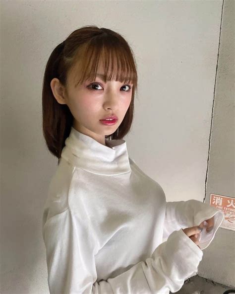 新澤菜央さんのインスタグラム写真 新澤菜央instagram 「大人しんしんどうかな？？？ ⠀ ⠀ ⠀ ずーっと欲しかったピッタリめのスカート履けて大満足でした ︎ 彼女の私服が