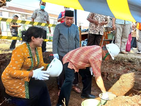 Pj Bupati Lakukan Peletakan Batu Pertama Pembangunan Gedung B Tahap I