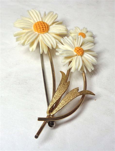 Vintage Signed Krementz Daisy Bouquet Pin Brooch Gem