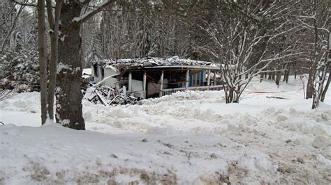 Une Maison Ravagée Par Les Flammes à La Malbaie Tva Cimt Chau