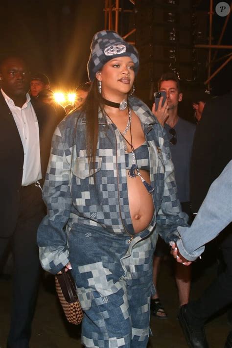 Photo Rihanna Enceinte D Fil De Mode Louis Vuitton Homme