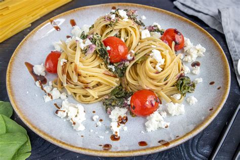 Nudeln Mit Spinat Tomaten Und Feta Rezept Eat De