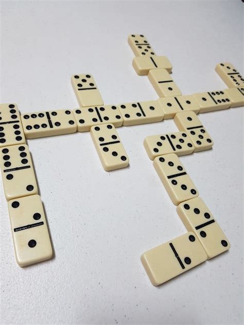 Games you can play with a set of dominoes – Artofit