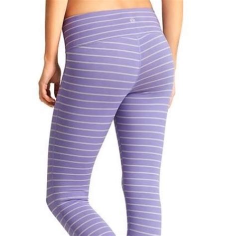 Athleta Chaturanga Capri Gem