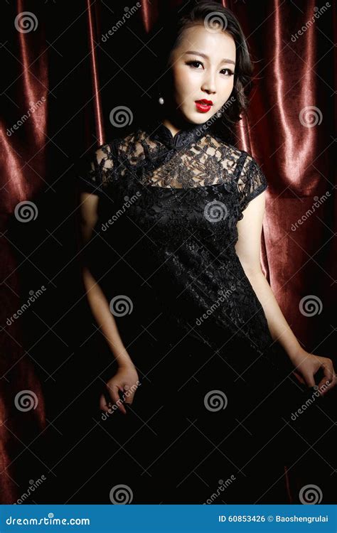 Donna Che Porta Vestito Tradizionale Cinese Nero Fotografia Stock