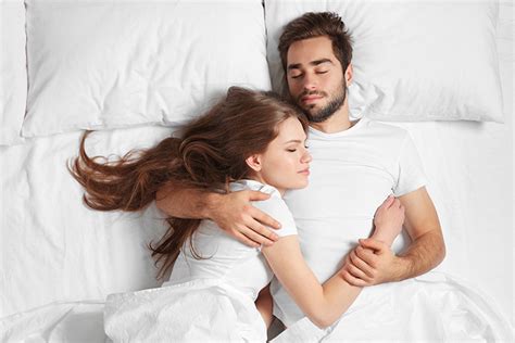 Posiciones Para Dormir En Pareja Y Lo Que Se Dice Que Significan