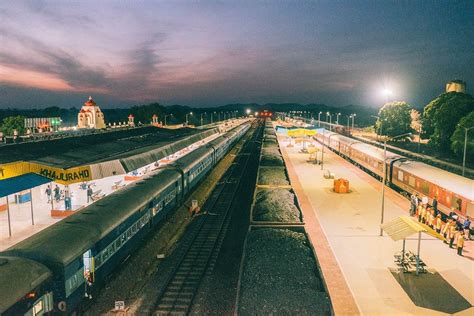 The Ultimate Guide to Train Travel in India. - The Midnight Blue Elephant