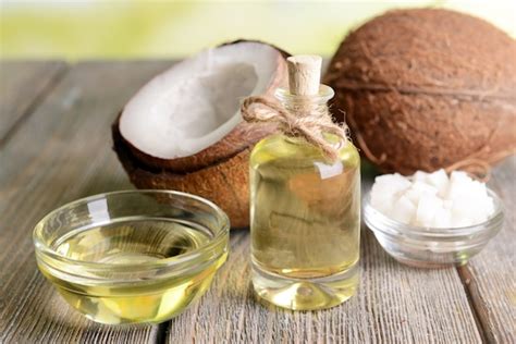 Is Coconut Oil Good for a Dog’s Itchy Skin? Vet-Verified Health Facts ...