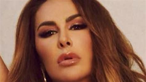 Al rayo del sol Ninel Conde confirma en microbikini por qué es una de