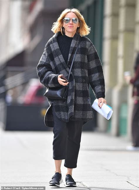 Naomi Watts 50 Rugs Up In A Heavy Black And Gray Coat As The Actress