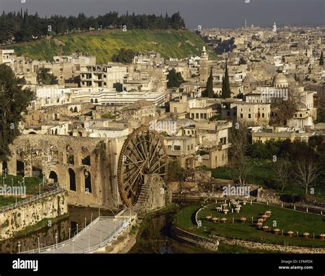 Syria. Hama. General view and the noria in the Orontes river Stock ...