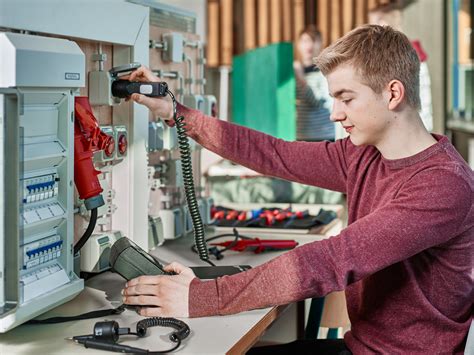 Elektroniker in Fachrichtung Energie und Gebäudetechnik JOBELMANN SCHULE