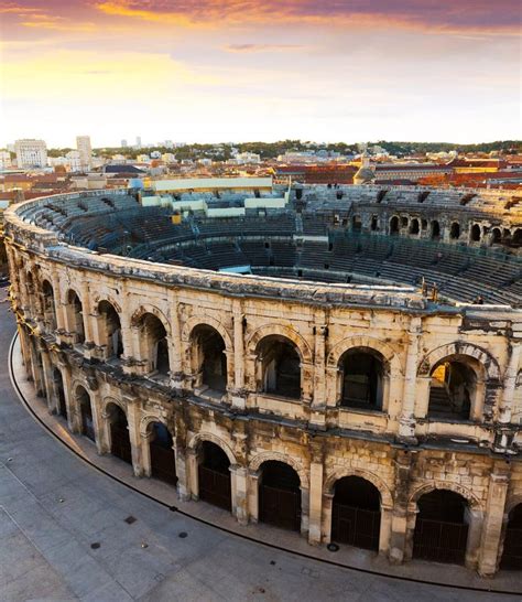 Imagen De Los Detalles Del Antiguo Anfiteatro En Nimes Foto de archivo ...