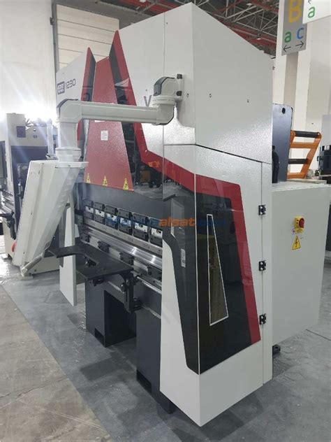 Satılık ikinci el 1250 mm 30 Ton 4 Eksen Cnc Abkant Pres Abkant Pres