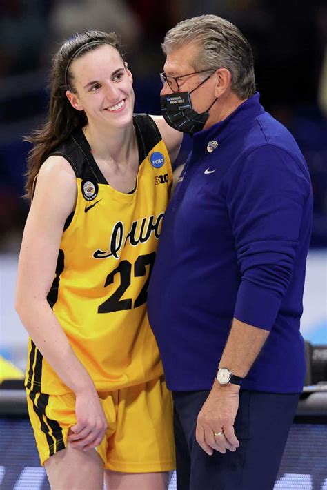 Uconns Geno Auriemma Pulled Caitlin Clark Aside After The Huskies Win