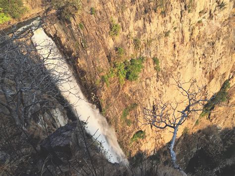 Road to Kalambo falls Zambia / Tanzania – Pamoja = Together