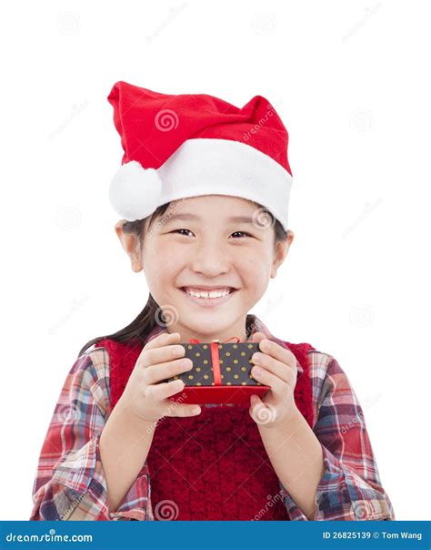 Presente Do Natal Da Terra Arrendada Da Menina Imagem De Stock Imagem