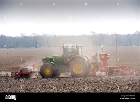 Tractor Dust Soil Hi Res Stock Photography And Images Alamy