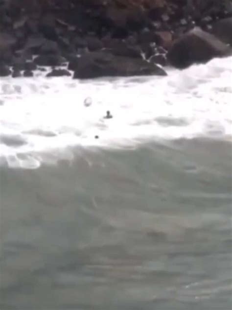 Jovem Resgatado Ap S Ser Levado Por Correnteza Em Praia De Ubatuba