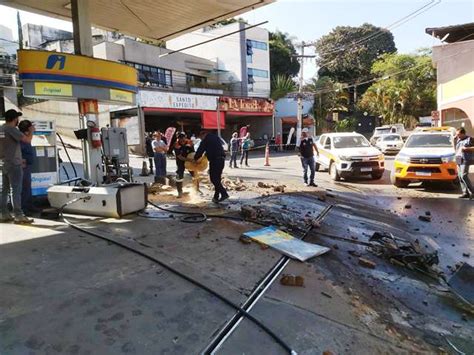 Patrol perde freio atinge e derruba bomba de combustível Fato Real