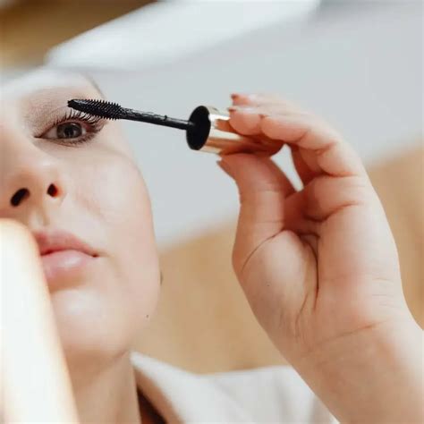 The Pros And Cons Of Waterproof Clear Mascara