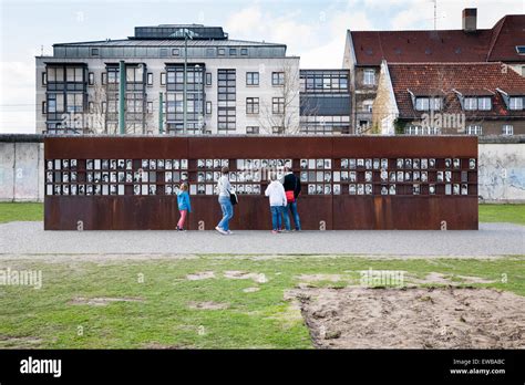 Portraits De Victimes M Morial Du Mur De Berlin Berlin Allemagne