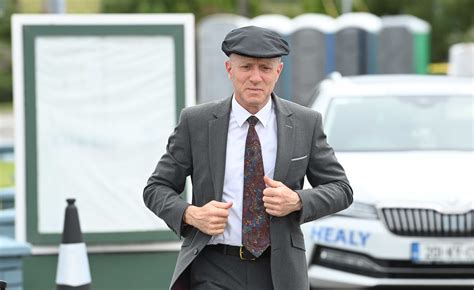 Micheál Ó Muircheartaigh honoured as hundreds of mourners gather to pay