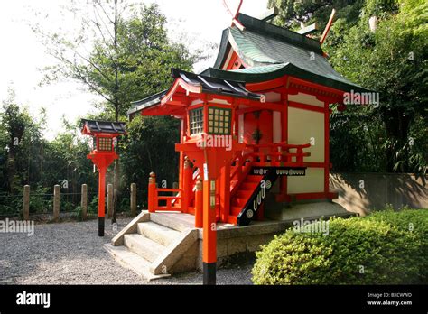 Small Shinto shrine in Kyoto Japan Stock Photo: 33475161 - Alamy