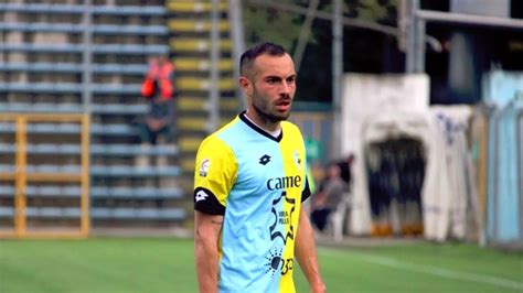 Qui Fc Arzignano Valchiampo Il Centrocampista Lorenzo Bordo Resta In